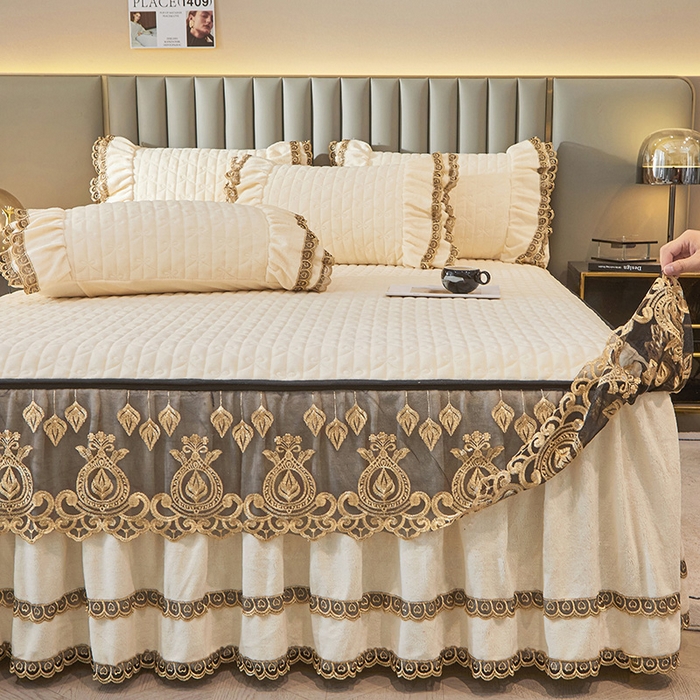 91家纺网 家纺一手货源 找家纺 虹星家纺 2023新款牛奶绒夹棉蕾丝可拆卸床裙系列单床裙 梦幻巴黎 奶白