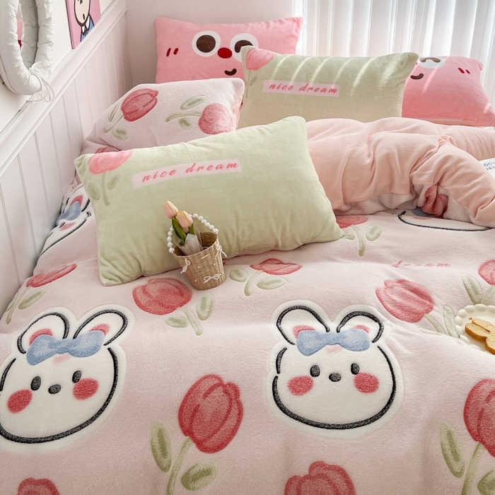 91家纺网 家纺一手货源 找家纺 顾里家纺 2023新款ins韩风∙立体牛奶雪花绒系列四件套 花花兔兔