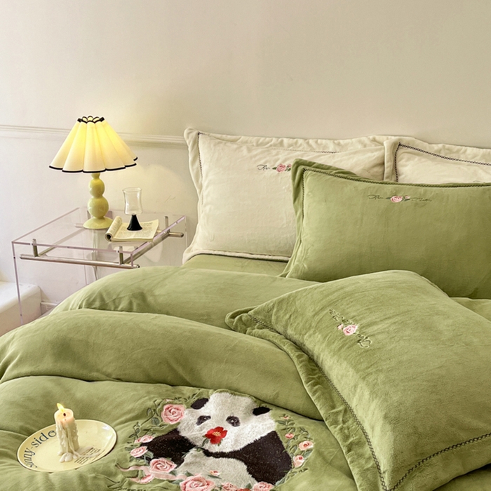 91家纺网 家纺一手货源 找家纺 秀色家纺 2025新款专版ins风熊猫花花双面牛奶绒四件套加厚加绒冬季 熊猫花花-抹茶绿