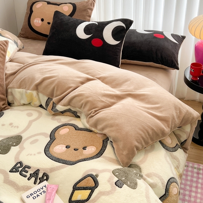 91家纺网 家纺一手货源 找家纺 顾里家纺 2023新款ins韩风∙立体牛奶雪花绒系列四件套 小树熊