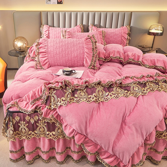 91家纺网 家纺一手货源 找家纺 虹星家纺 2023新款牛奶绒夹棉蕾丝可拆卸床裙系列四件套 梦幻巴黎 胭脂