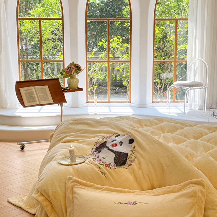 91家纺网 家纺一手货源 找家纺 秀色家纺 2025新款专版ins风熊猫花花双面牛奶绒四件套加厚加绒冬季 熊猫花花-雏菊黄