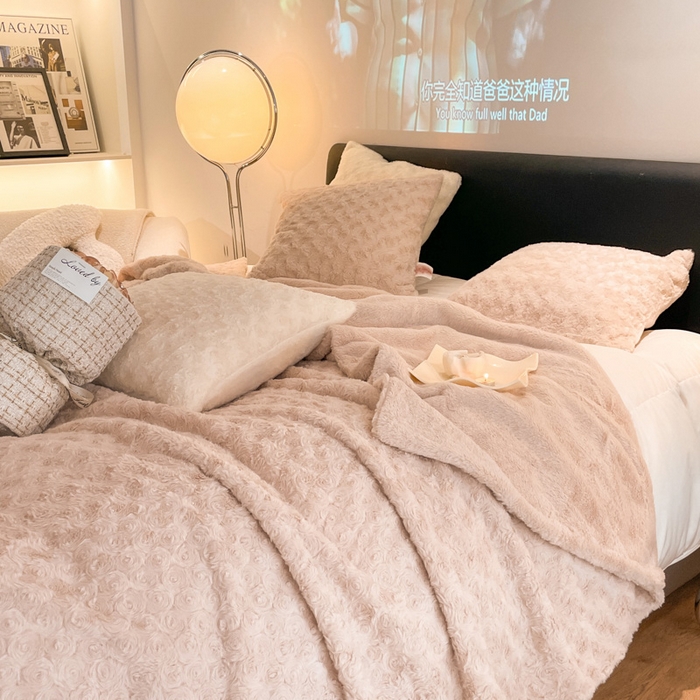 91家纺网 家纺一手货源 找家纺 秀色 2025新款A类冬季600g双面加厚保暖兔毛毯子午睡空调毯沙发毯盖毯-朵拉 朵拉-杏花粉