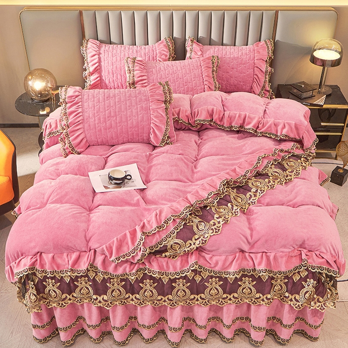 91家纺网 家纺一手货源 找家纺 虹星家纺 2023新款牛奶绒夹棉蕾丝可拆卸床裙系列四件套 梦幻巴黎 胭脂