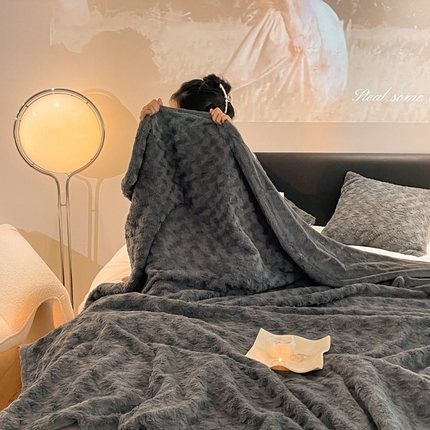91家纺网 家纺一手货源 找家纺 秀色 2025新款A类冬季600g双面加厚保暖兔毛毯子午睡空调毯沙发毯盖毯-朵拉 朵拉-碳灰