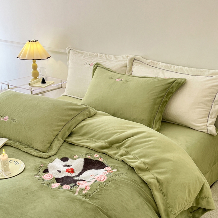 91家纺网 家纺一手货源 找家纺 秀色家纺 2025新款专版ins风熊猫花花双面牛奶绒四件套加厚加绒冬季 熊猫花花-抹茶绿