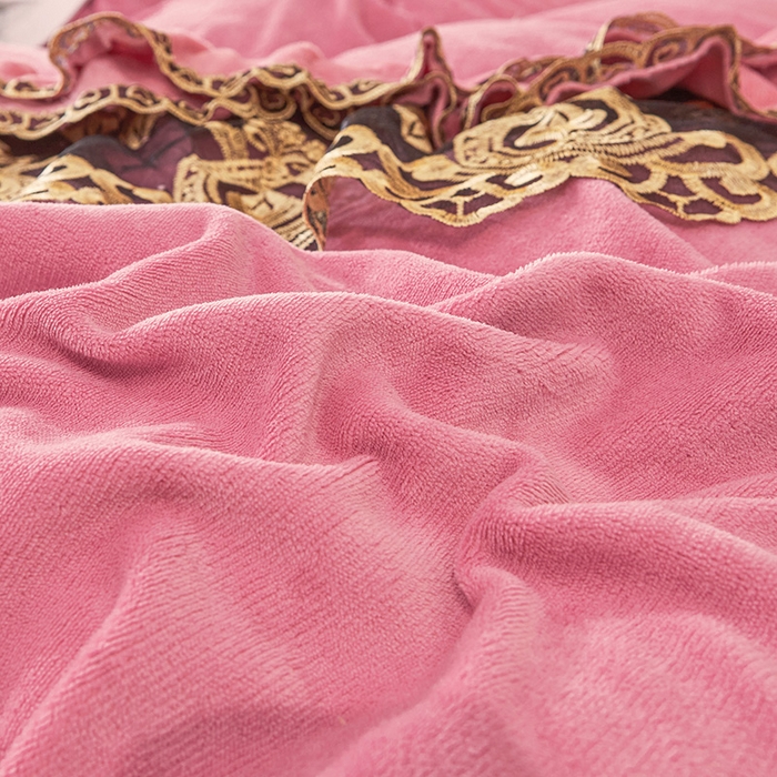 91家纺网 家纺一手货源 找家纺 虹星家纺 2023新款牛奶绒夹棉蕾丝可拆卸床裙系列四件套 梦幻巴黎 胭脂