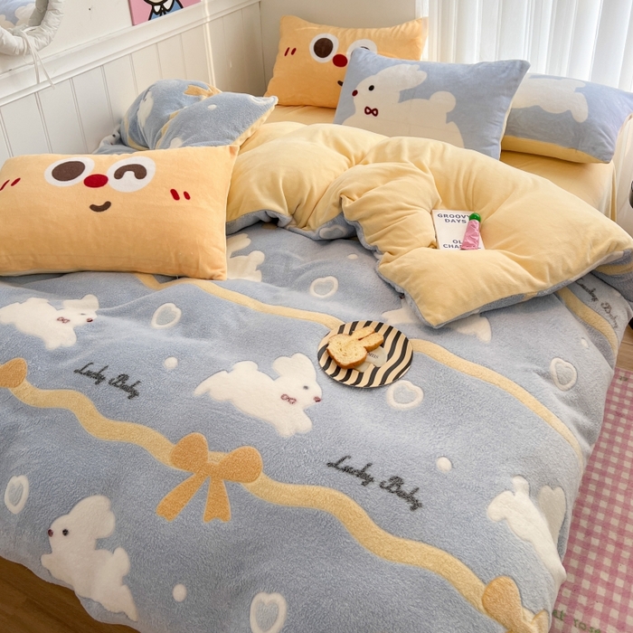 91家纺网 家纺一手货源 找家纺 顾里家纺 2023新款ins韩风∙立体牛奶雪花绒系列四件套 丝带小兔蓝