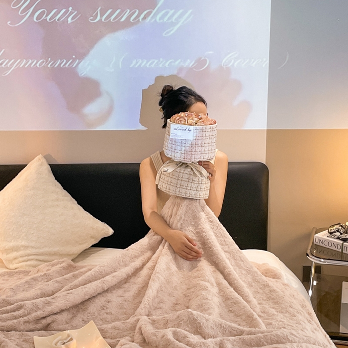 91家纺网 家纺一手货源 找家纺 （总）秀色 2025新款A类冬季600g双面加厚保暖兔毛毯子午睡空调毯沙发毯盖毯-朵拉