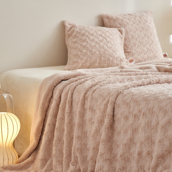 91家纺网 家纺一手货源 找家纺 （总）秀色 2025新款A类冬季600g双面加厚保暖兔毛毯子午睡空调毯沙发毯盖毯-朵拉