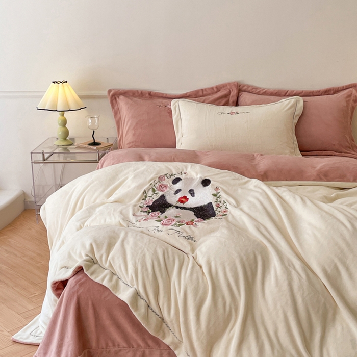 91家纺网 家纺一手货源 找家纺 （总）秀色家纺 2025新款专版ins风熊猫花花双面牛奶绒四件套冬季