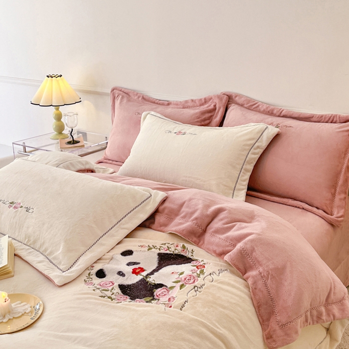 91家纺网 家纺一手货源 找家纺 （总）秀色家纺 2025新款专版ins风熊猫花花双面牛奶绒四件套冬季