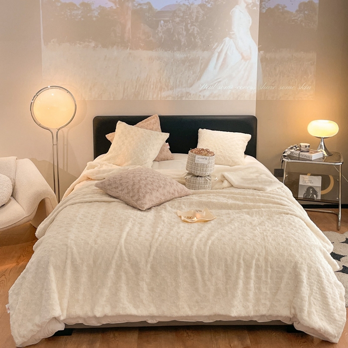 91家纺网 家纺一手货源 找家纺 秀色 2025新款A类冬季600g双面加厚保暖兔毛毯子午睡空调毯沙发毯盖毯-朵拉 朵拉-奶油白