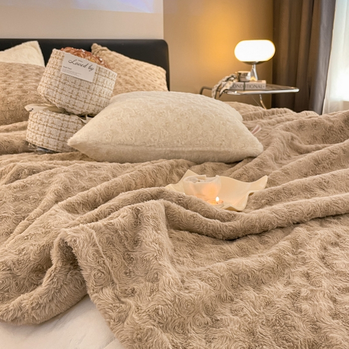 91家纺网 家纺一手货源 找家纺 秀色 2025新款A类冬季600g双面加厚保暖兔毛毯子午睡空调毯沙发毯盖毯-朵拉 朵拉-可可