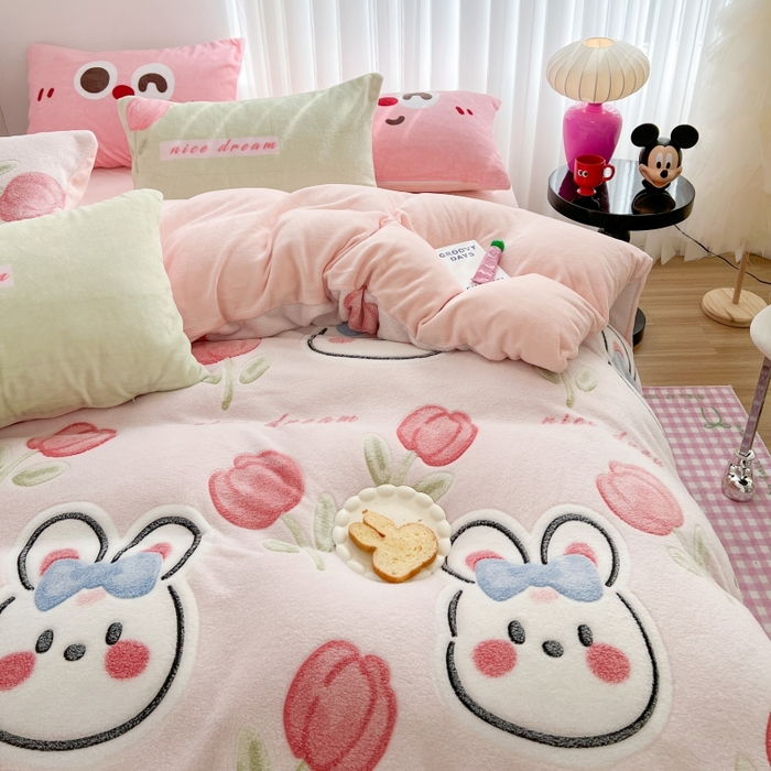 91家纺网 家纺一手货源 找家纺 顾里家纺 2023新款ins韩风∙立体牛奶雪花绒系列四件套 花花兔兔