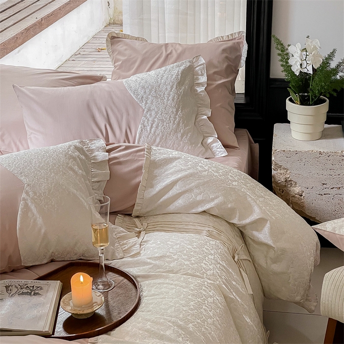 91家纺网 家纺一手货源 找家纺 优然居家纺 2023秋冬新品澳棉拼接刺绣工艺四件套-妮可 妮可-粉