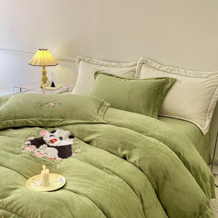 91家纺网 家纺一手货源 找家纺 秀色家纺 2025新款专版ins风熊猫花花双面牛奶绒四件套加厚加绒冬季 熊猫花花-抹茶绿