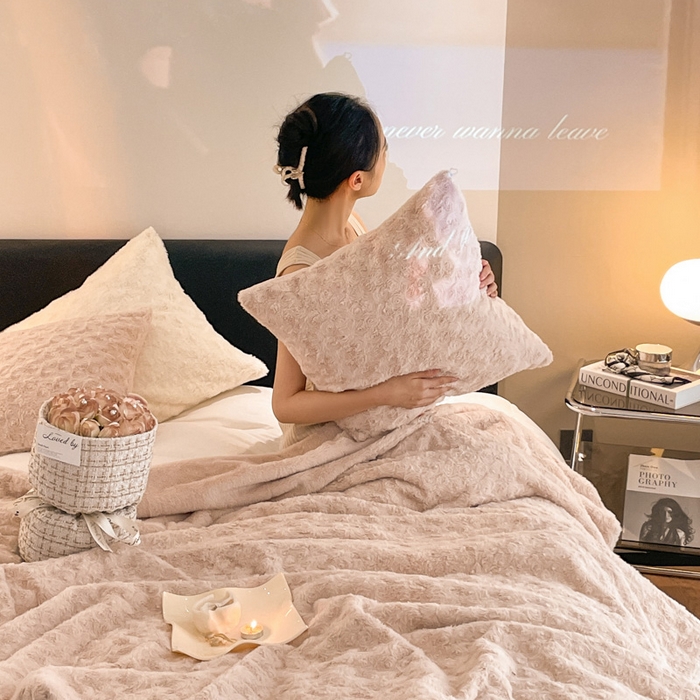 91家纺网 家纺一手货源 找家纺 （总）秀色 2025新款A类冬季600g双面加厚保暖兔毛毯子午睡空调毯沙发毯盖毯-朵拉