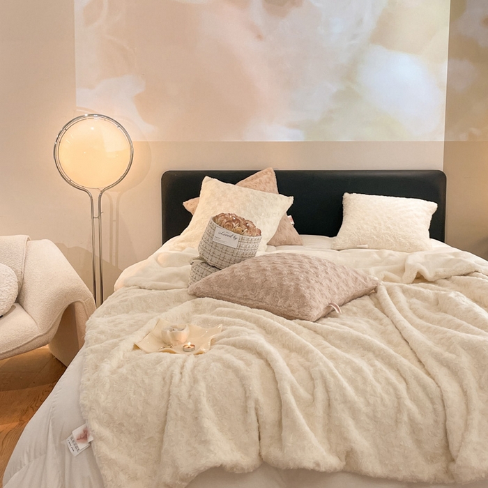 91家纺网 家纺一手货源 找家纺 秀色 2025新款A类冬季600g双面加厚保暖兔毛毯子午睡空调毯沙发毯盖毯-朵拉 朵拉-奶油白