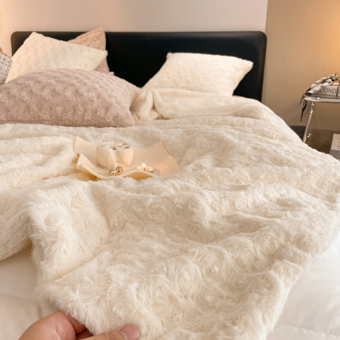 91家纺网 家纺一手货源 找家纺 秀色 2025新款A类冬季600g双面加厚保暖兔毛毯子午睡空调毯沙发毯盖毯-朵拉 朵拉-奶油白