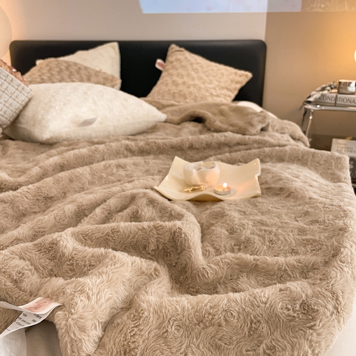 91家纺网 家纺一手货源 找家纺 秀色 2025新款A类冬季600g双面加厚保暖兔毛毯子午睡空调毯沙发毯盖毯-朵拉 朵拉-可可