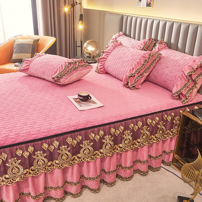 91家纺网 家纺一手货源 找家纺 虹星家纺 2023新款牛奶绒夹棉蕾丝可拆卸床裙系列四件套 梦幻巴黎 胭脂