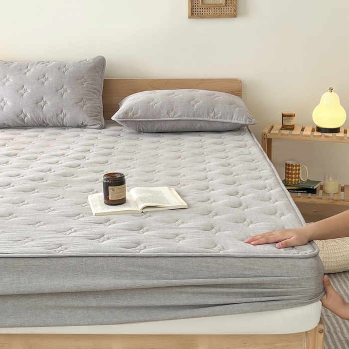 91家纺网 家纺一手货源 找家纺 尊康家纺（原磊科） 2024新款全棉色织大豆夹棉床笠防水床笠-浓情蜜意 灰色