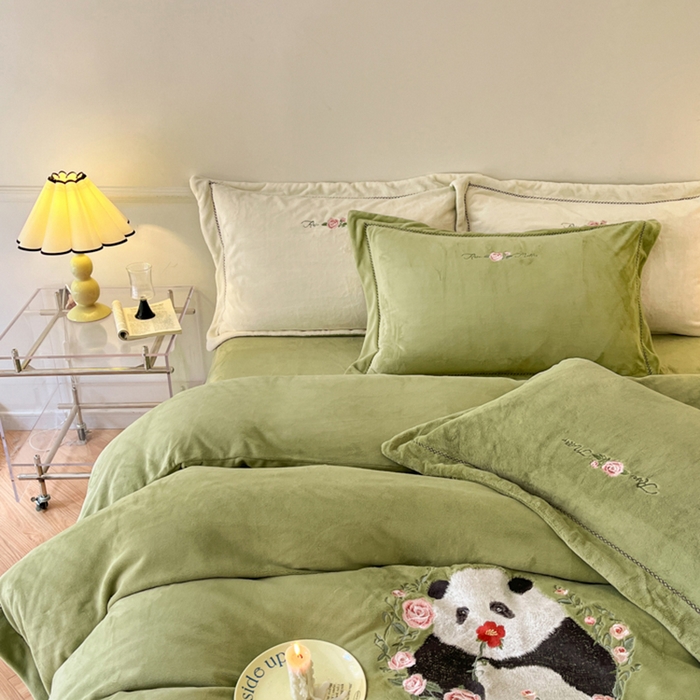 91家纺网 家纺一手货源 找家纺 秀色家纺 2025新款专版ins风熊猫花花双面牛奶绒四件套加厚加绒冬季 熊猫花花-抹茶绿