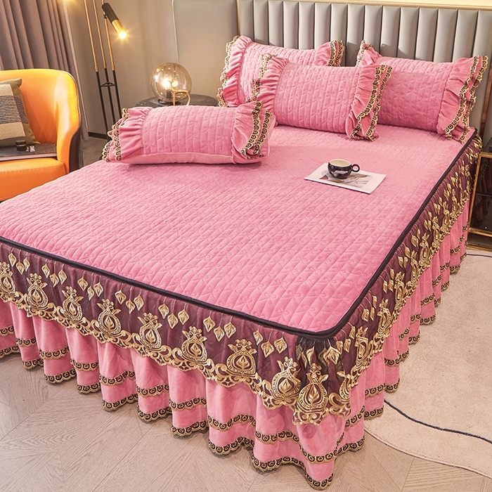 91家纺网 家纺一手货源 找家纺 虹星家纺 2023新款牛奶绒夹棉蕾丝可拆卸床裙系列单床裙 梦幻巴黎 胭脂