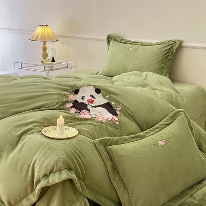 91家纺网 家纺一手货源 找家纺 秀色家纺 2025新款专版ins风熊猫花花双面牛奶绒四件套加厚加绒冬季 熊猫花花-抹茶绿