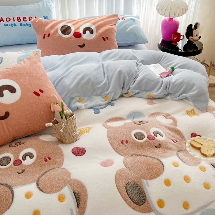 91家纺网 家纺一手货源 找家纺 顾里家纺 2023新款ins韩风∙立体牛奶雪花绒系列四件套 大眼熊