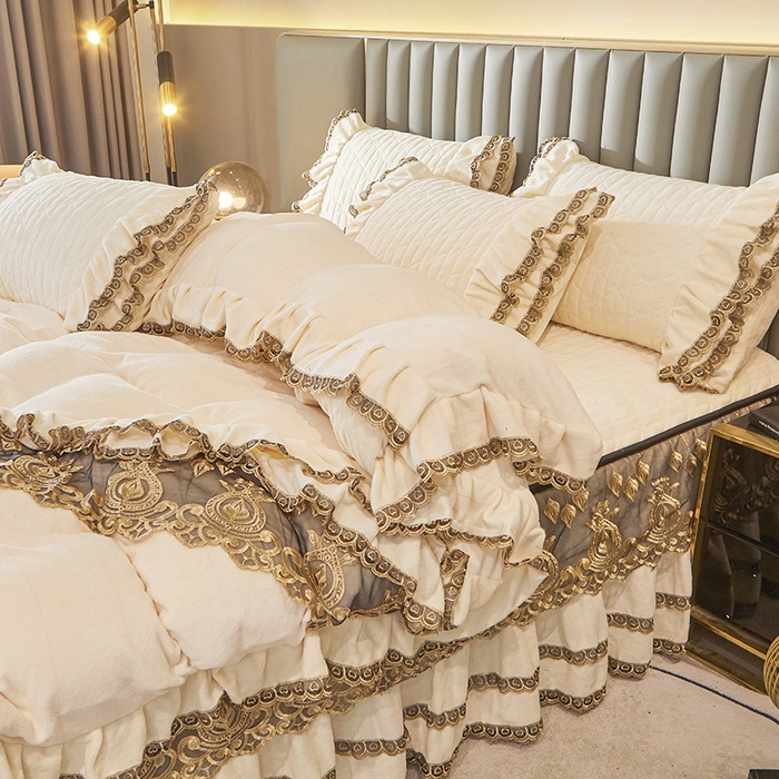 91家纺网 家纺一手货源 找家纺 虹星家纺 2023新款牛奶绒夹棉蕾丝可拆卸床裙系列四件套 梦幻巴黎 奶白