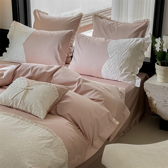 91家纺网 家纺一手货源 找家纺 优然居家纺 2023秋冬新品澳棉拼接刺绣工艺四件套-妮可 妮可-粉