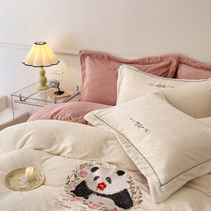 91家纺网 家纺一手货源 找家纺 （总）秀色家纺 2025新款专版ins风熊猫花花双面牛奶绒四件套冬季