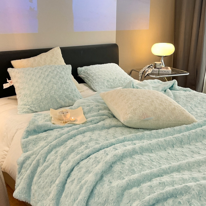 91家纺网 家纺一手货源 找家纺 秀色 2025新款A类冬季600g双面加厚保暖兔毛毯子午睡空调毯沙发毯盖毯-朵拉 朵拉-天青蓝