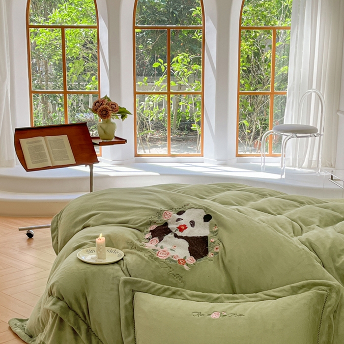 91家纺网 家纺一手货源 找家纺 秀色家纺 2025新款专版ins风熊猫花花双面牛奶绒四件套加厚加绒冬季 熊猫花花-抹茶绿
