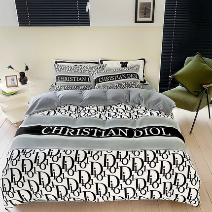 91家纺网 家纺一手货源 找家纺 （总）色鬼 2023新款轻奢大牌风印花牛奶绒四件套婴儿绒四件套