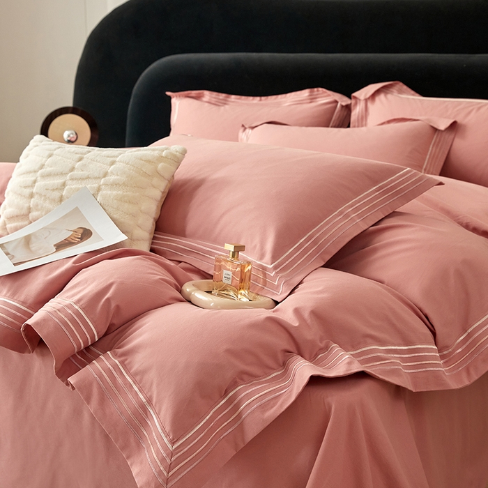 91家纺网 家纺一手货源 找家纺 安妮家居 2023新款全棉轻磨毛刺绣四件套-奥斯汀 豆沙粉