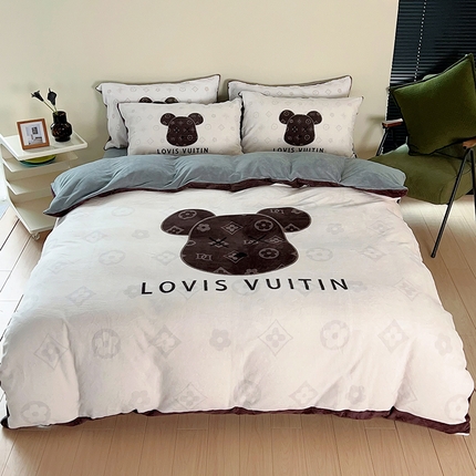 91家纺网 家纺一手货源 找家纺 （总）色鬼 2023新款轻奢大牌风印花牛奶绒四件套婴儿绒四件套