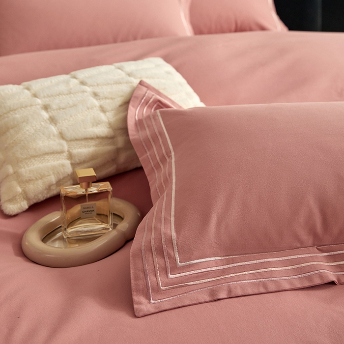 91家纺网 家纺一手货源 找家纺 安妮家居 2023新款全棉轻磨毛刺绣四件套-奥斯汀 豆沙粉