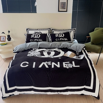 91家纺网 家纺一手货源 找家纺 （总）色鬼 2023新款轻奢大牌风印花牛奶绒四件套婴儿绒四件套