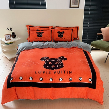 91家纺网 家纺一手货源 找家纺 （总）色鬼 2023新款轻奢大牌风印花牛奶绒四件套婴儿绒四件套