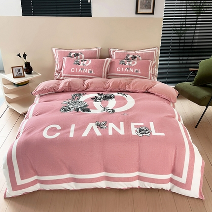 91家纺网 家纺一手货源 找家纺 （总）色鬼 2023新款轻奢大牌风印花牛奶绒四件套婴儿绒四件套