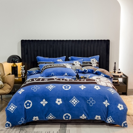 91家纺网 家纺一手货源 找家纺 色鬼 2023新款轻奢大牌风印花牛奶绒四件套婴儿绒四件套 路易蓝