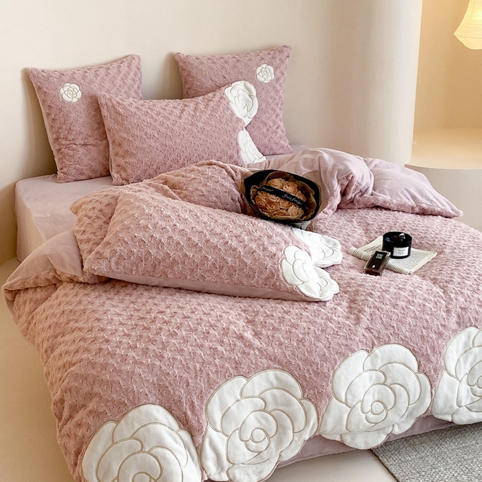 91家纺网 家纺一手货源 找家纺 （总）星野 2023新款高克重兔毛绒牛奶绒贴布绣四件套-午后玫瑰