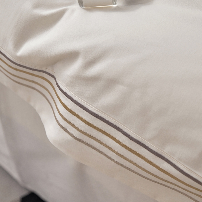 91家纺网 家纺一手货源 找家纺 安妮家居 2023新款全棉轻磨毛刺绣四件套-奥斯汀 奶昔白