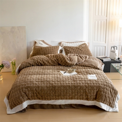 91家纺网 家纺一手货源 找家纺 名品优仓 2023新款A面兔毛绒B面牛奶绒系列四件套-布兰妮 奶茶咖