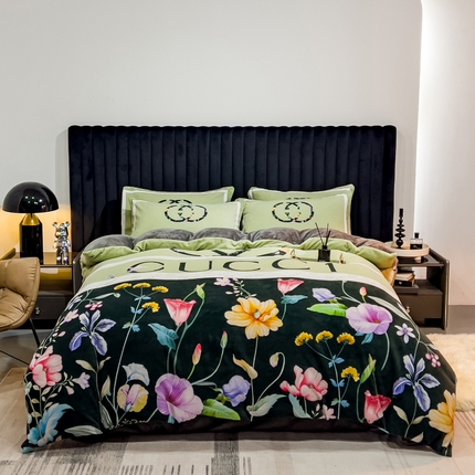 91家纺网 家纺一手货源 找家纺 色鬼 2023新款轻奢大牌风印花牛奶绒四件套婴儿绒四件套 绿花