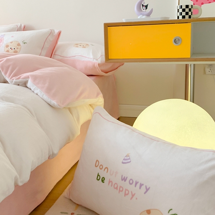91家纺网 家纺一手货源 找家纺 澳萝拉2023新款大版数码牛奶绒五件套配送同款小抱枕 甜心奶酪