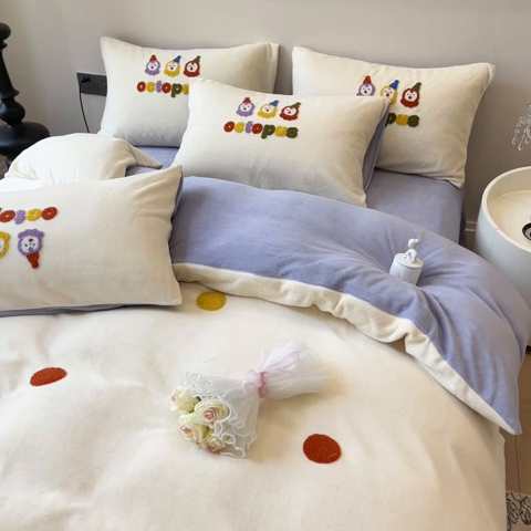 91家纺网 家纺一手货源 找家纺 懒猫家纺 2024新款牛奶绒毛巾绣四件套 五彩波点